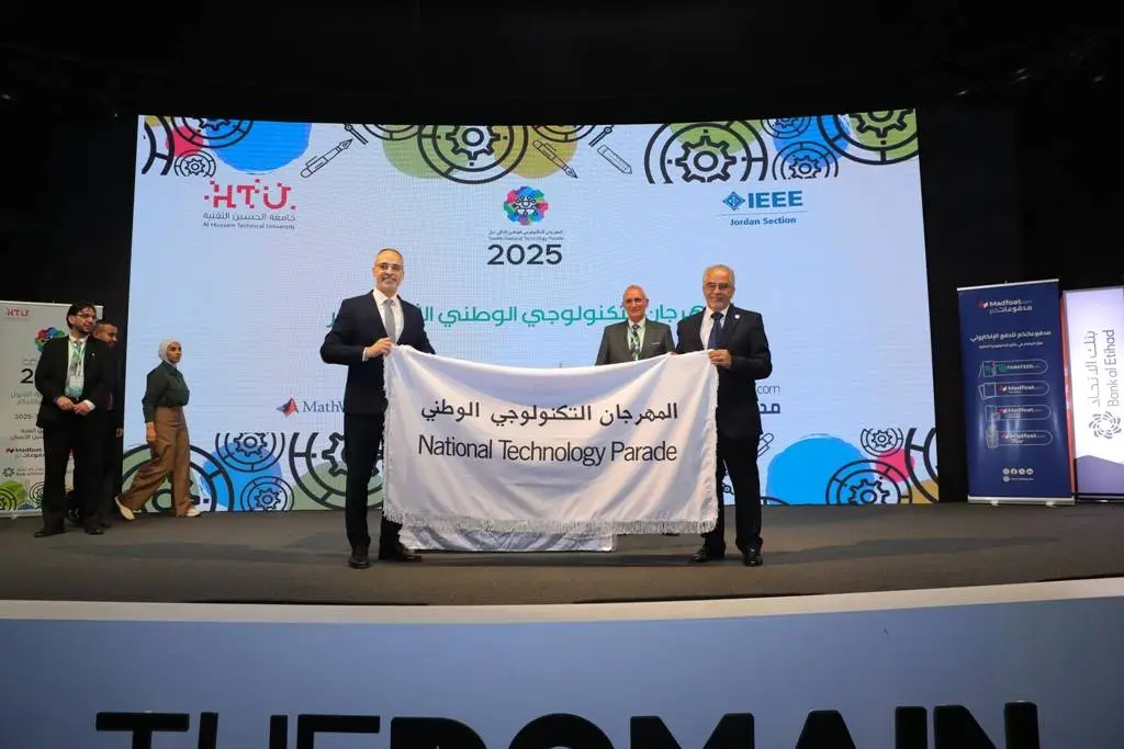 رئيس جامعة عمان الأهلية يتسلم راية المهرجان التكنولوجي الوطني لعام 2026