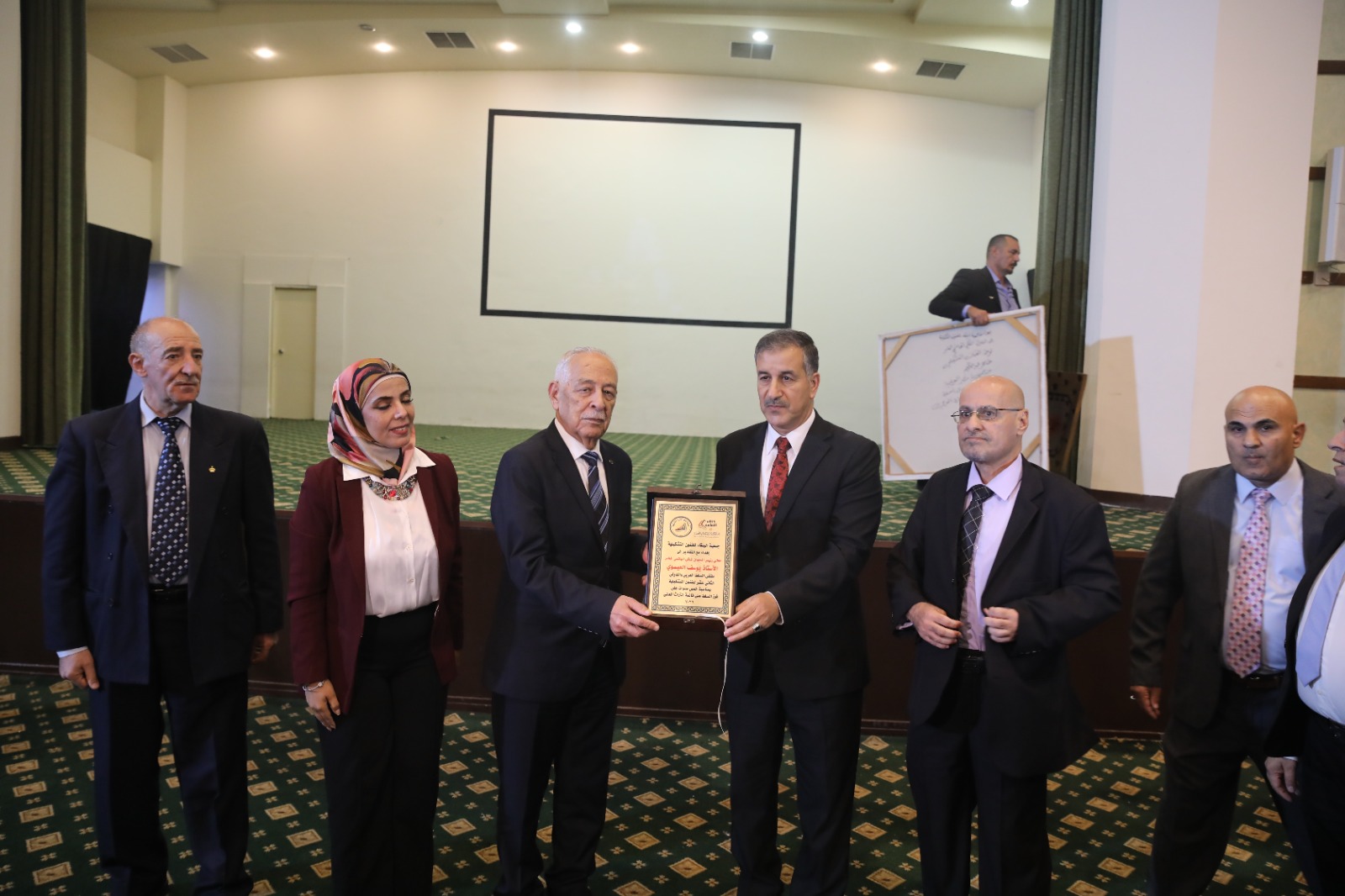 شمس السلط تتوج إبداع الريشة ختام  يتلألأ بألق الفن والوفاء في الملتقى التشكيلي الثاني عشر