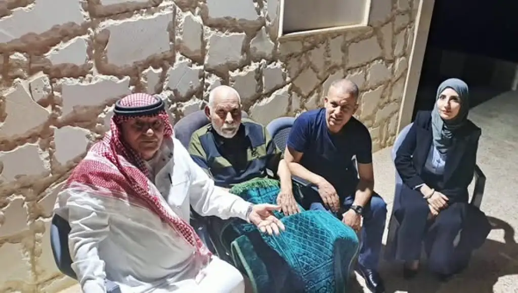 مدير ثقافة المفرق يزور الشاعر علي عبيد الساعي للاطمئنان على صحته