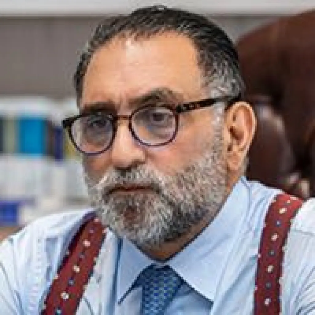 عن التحليق فوق الحصار