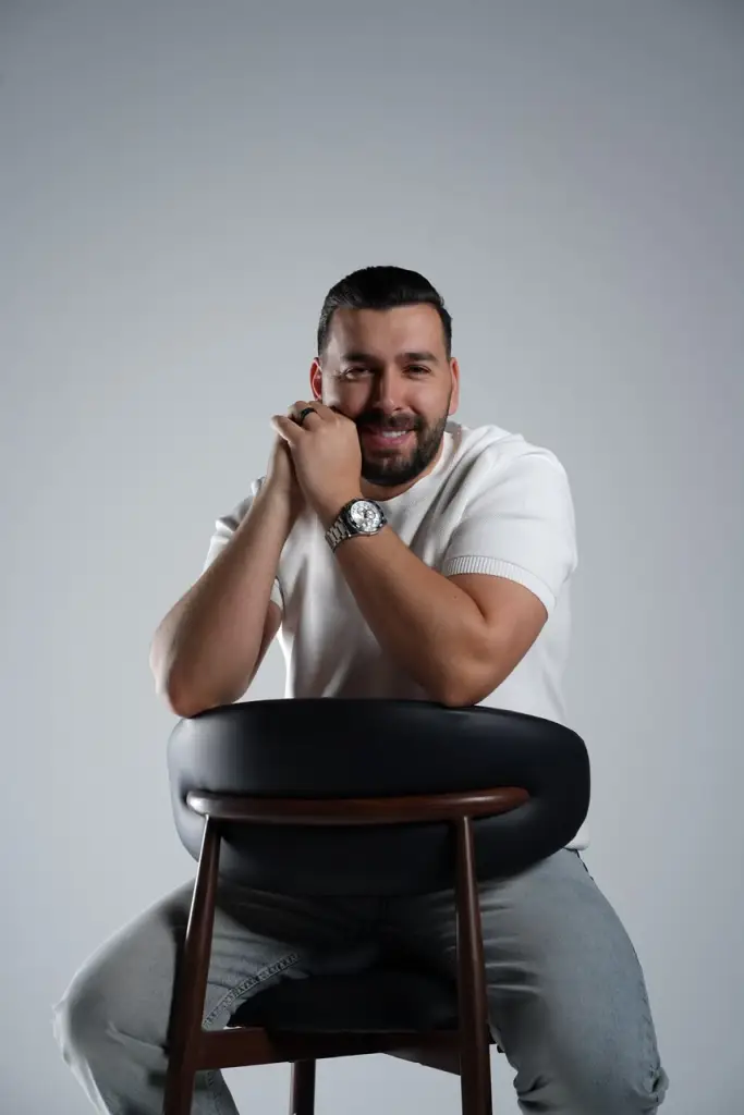 مهند قطيشات نجم خلف الكاميرا