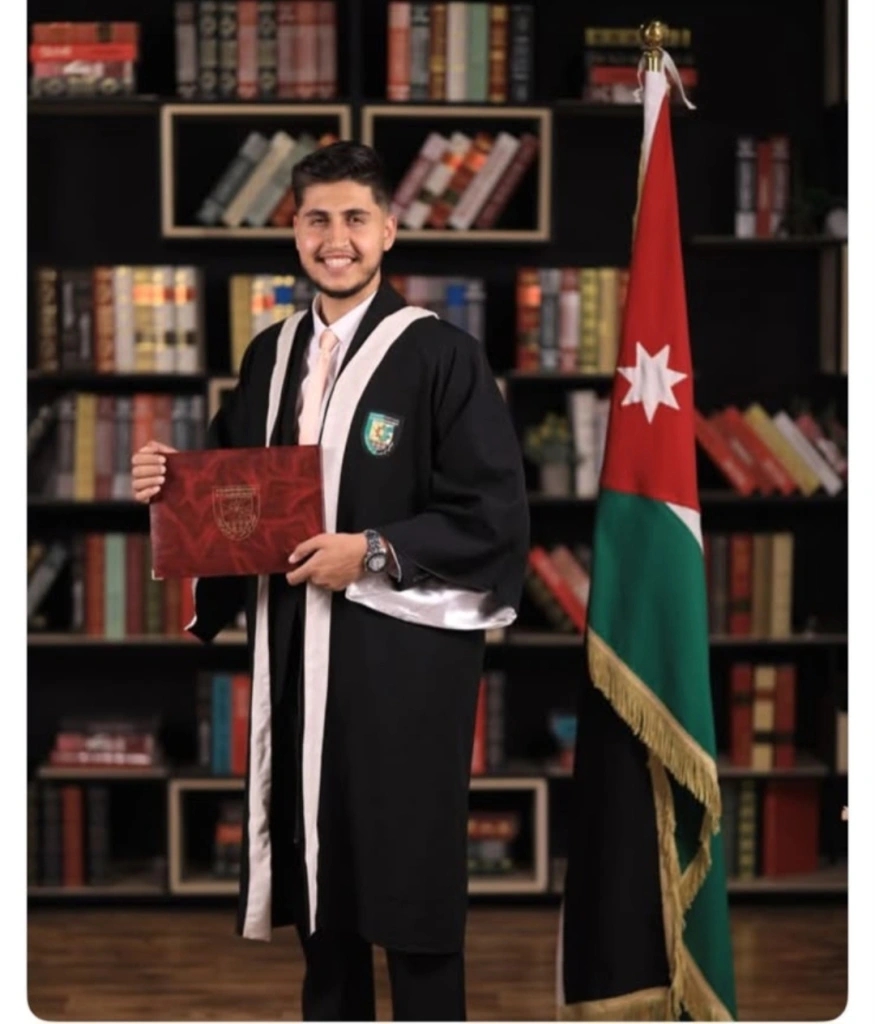 الاشـــّْٰٓـــقــــر يبارك للريالات تخرّجه من جامعة البلقاء التطبيقية بتخصص التحاليل الطبية