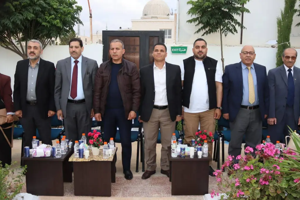 أول جدارية في المفرق تحمل شعار « ثمانون عاماً على الاستقلال »