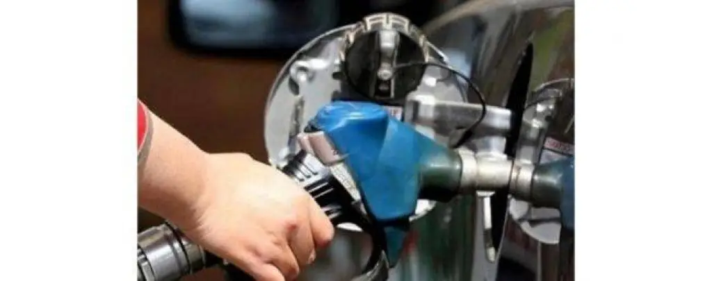 السعودية تخفض أسعار البنزين
