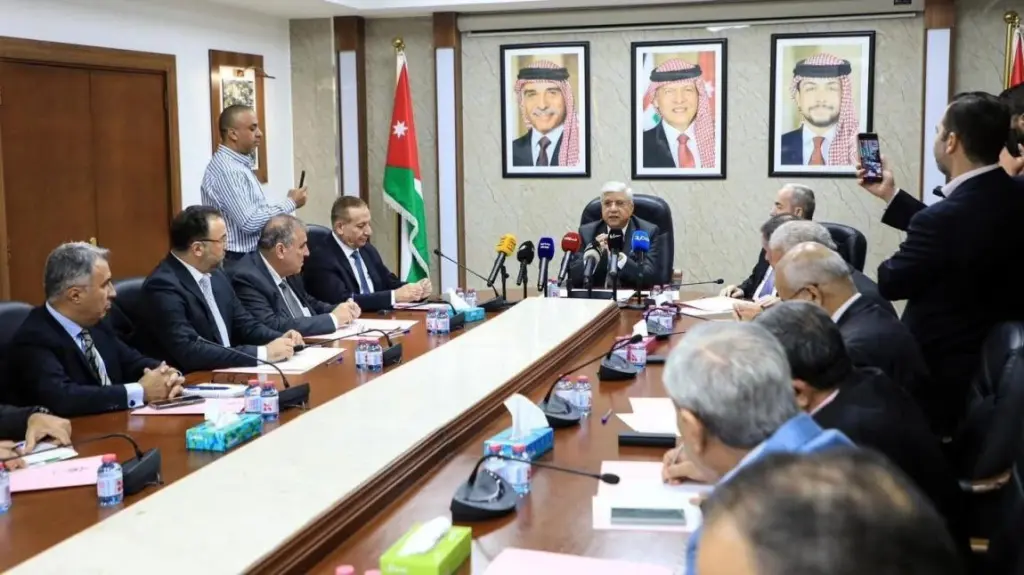 "البيئة النيابية" تبحث إزالة الأشجار من أرصفة عمّان