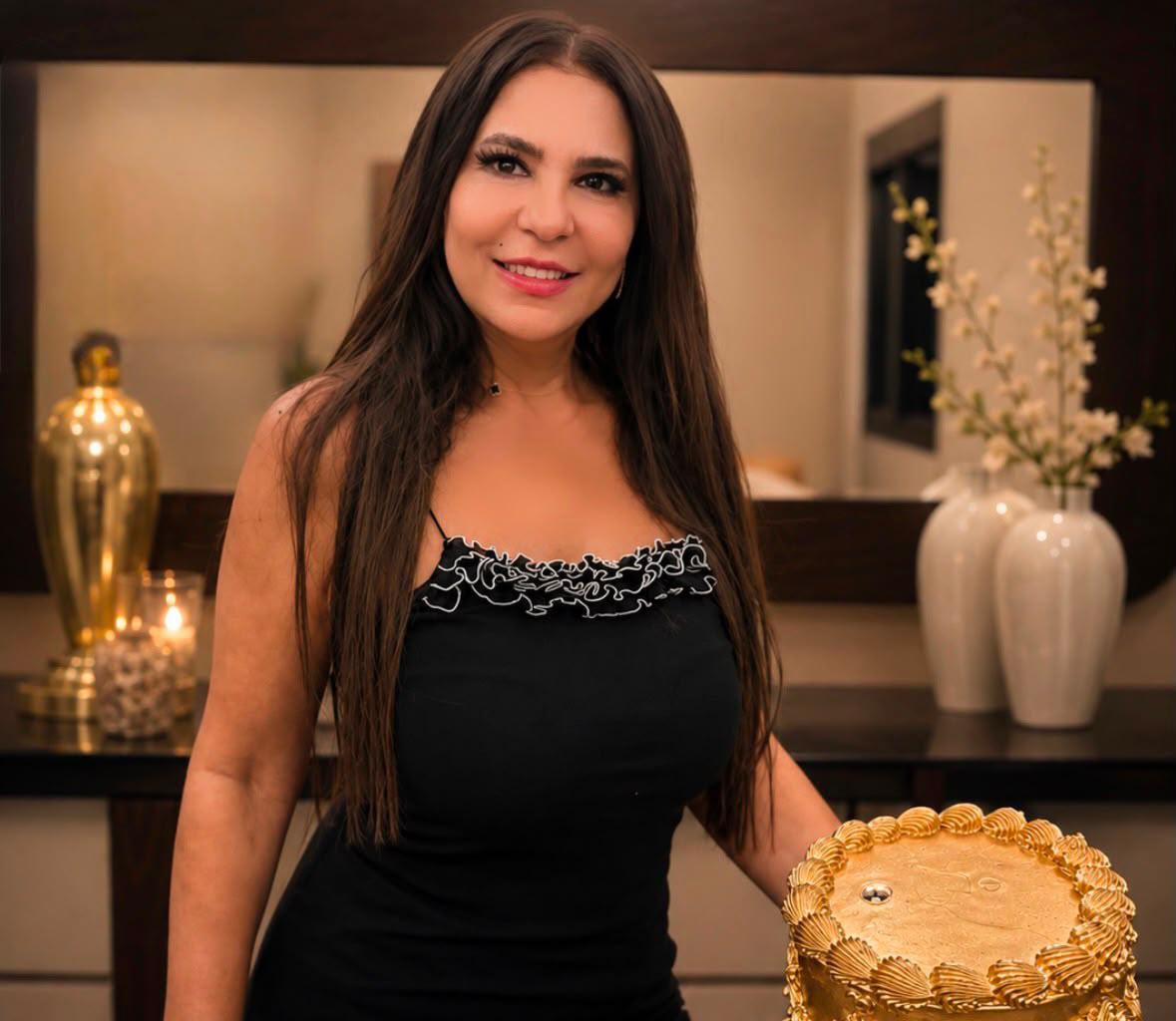 الشاعرة المتألقة الكاتبة اللبنانية هالة حجازي عيد ميلاد سعيد