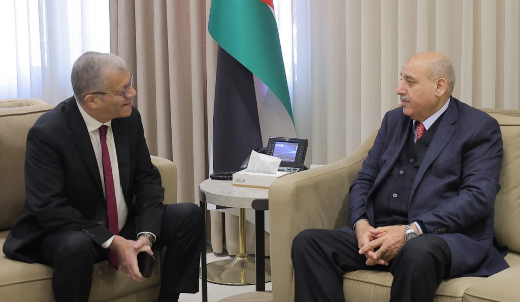رئيس النواب يبحث مع السفير الجزائري التعاون البرلماني