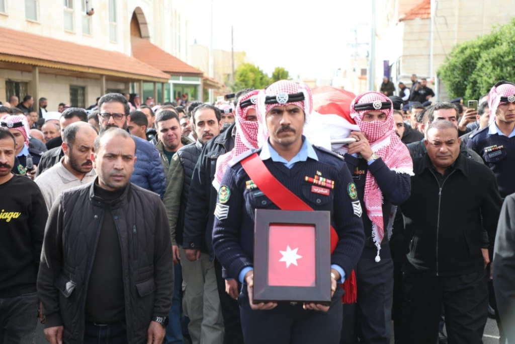 الشيخ المقيبل يعزي بشهداء الواجب