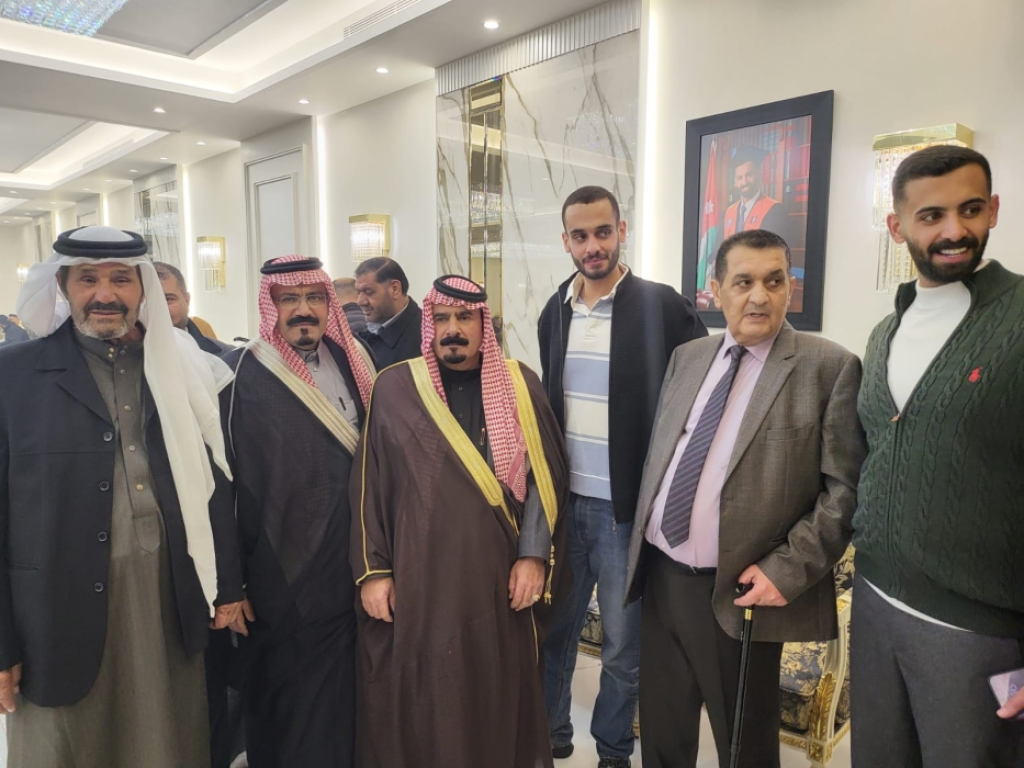 مأدبة إفطار كبرى احتفاءً بتخرج ابناء مروان الركيبات في ديوانه بمنطقة دابوق