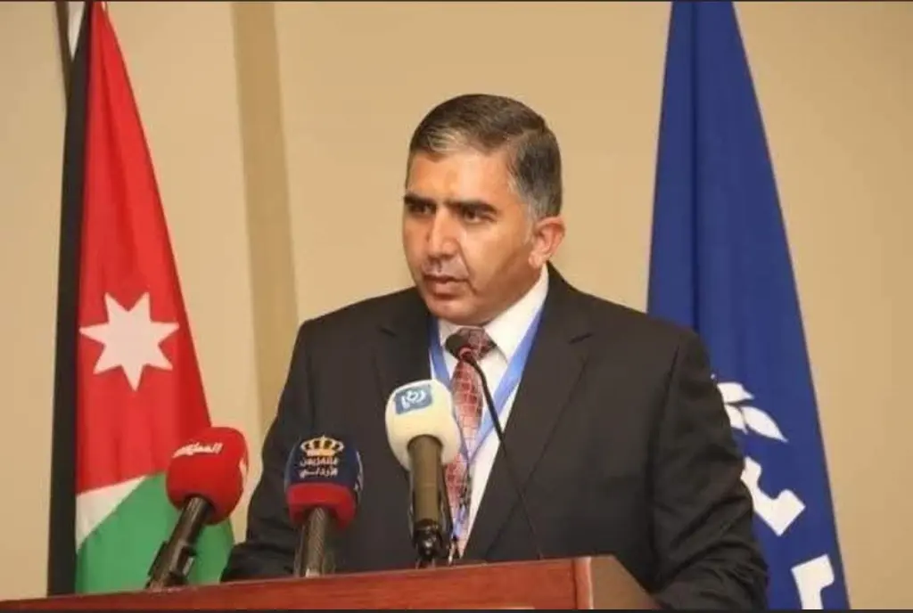المهندس أيمن أبو زيتون والسيد علي الزعبي يهنئان الدكتور المهندس عبد الحميد الخرابشة بمناسبة توليه منصب مساعد مدير عام المؤسسة التعاونية الاردنية.