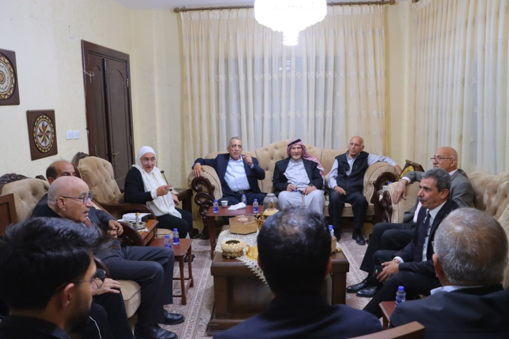 وزير الثقافة يزور الشاعر حامد المبيضين تقديراً لعطائه واطمئناناً على صحته
