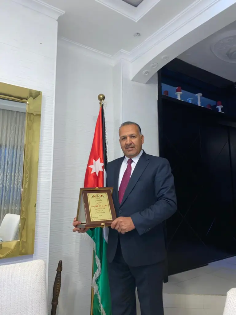 مديرية تربية لواء الجيزه تكرم الاعلامي محمد الكعابنه
