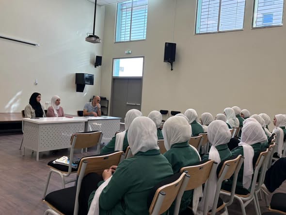 مشروع "حكاية الجدات" يواصل تعزيز الهوية الوطنية بورشة إبداعية في مدرسة عالية الثانوية المختلطة