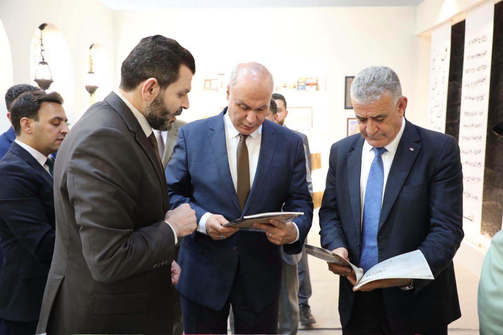 وزير الثقافة الفلسطيني يزور معرض عمّان الدولي للكتاب