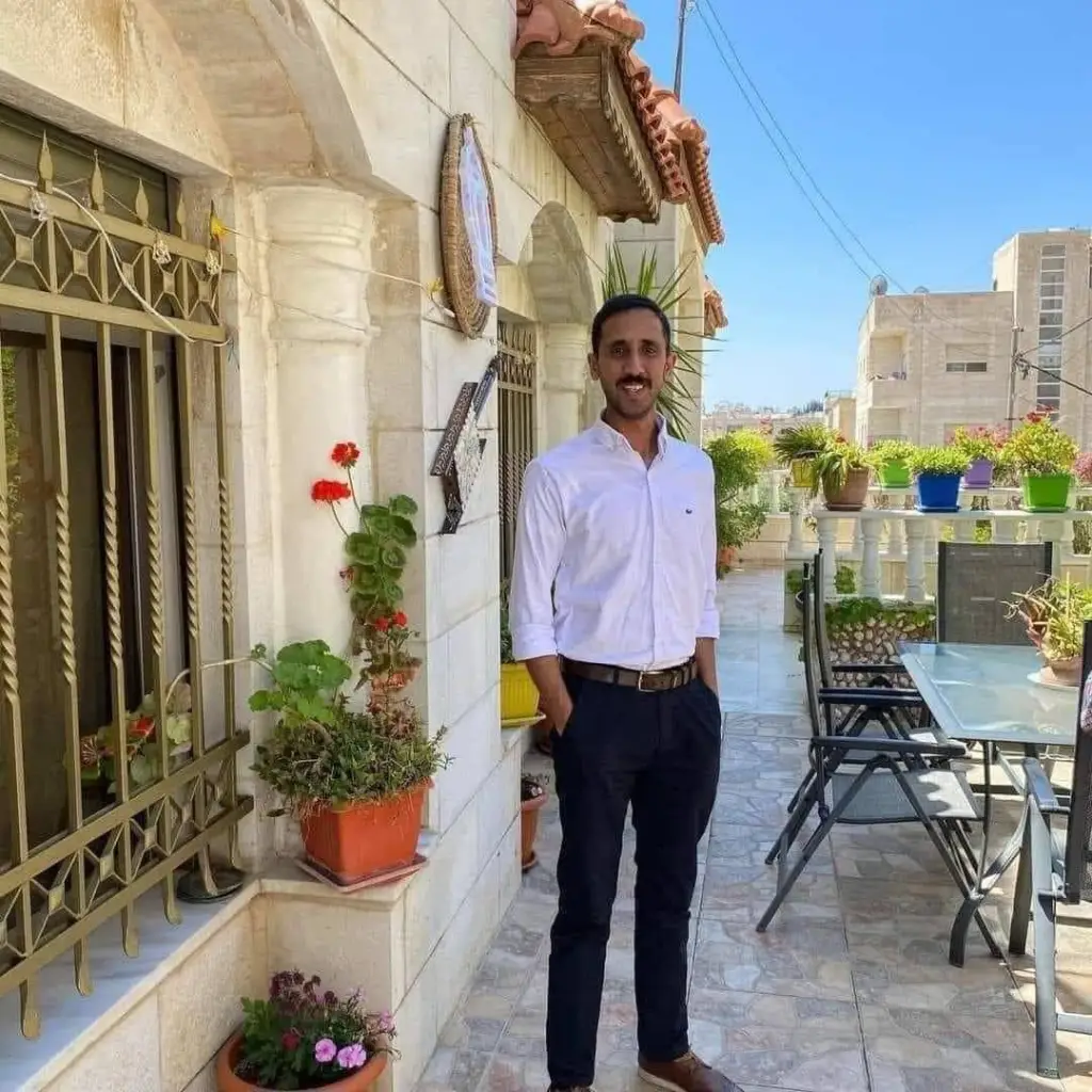 الكعابنه وعائلته يعزي عشيرة الرتيمه / بني عباد بوفاة الشاب الدكتور معاذ الرتيمه