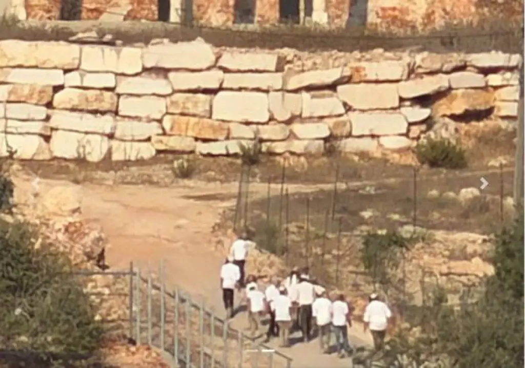 مستوطنون إرهابيون ينفِّذون جولات استفزازية في "خلايل اللوز" ببيت لحم
