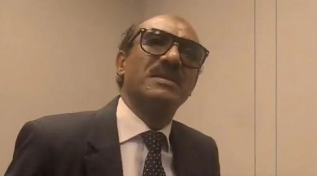فنان مصري يفاجئ الجميع بتجسيده شخصية أنور السادات