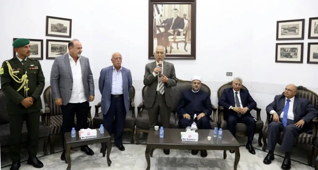 مندوبا عن الملك وولي العهد. العيسوي يعزي بني عواد والجوارنة والديري وخير والعبابنة