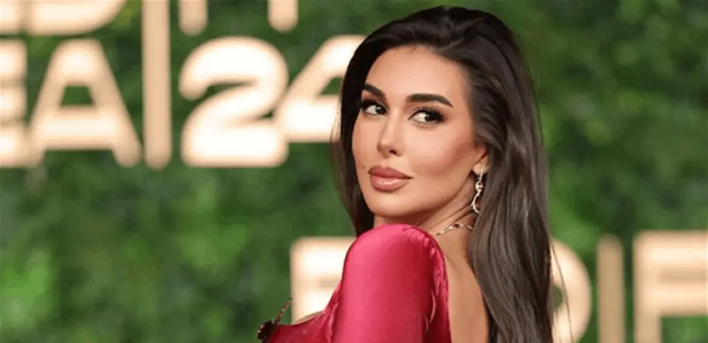 ياسمين صبري تثير جدلًا واسعاً بعد إلغاء متابعة والدتها عبر حسابها الرسمي في إنستغرام