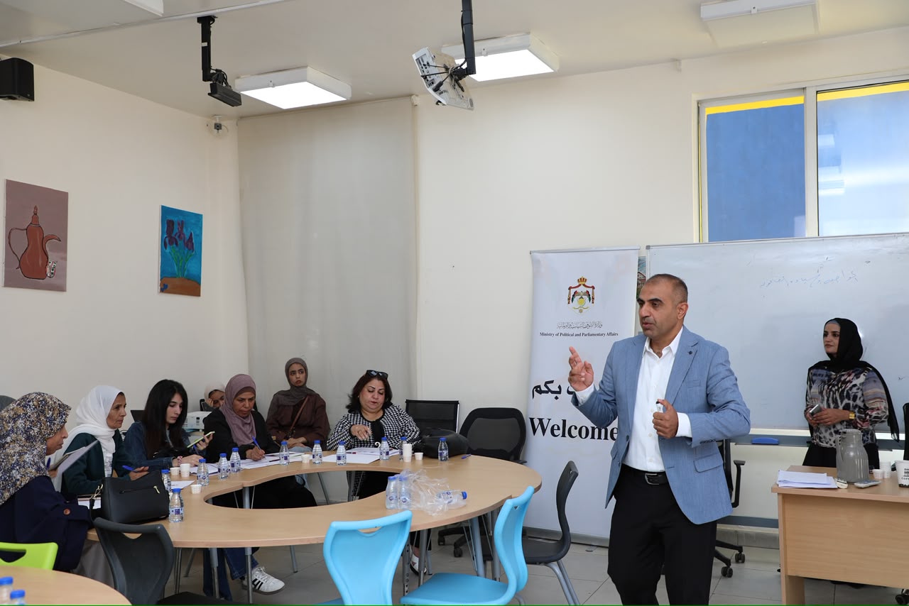الشؤون السياسية والبرلمانية" تعقد جلسة حوارية لشباب من الاحزاب في محافظة مادبا