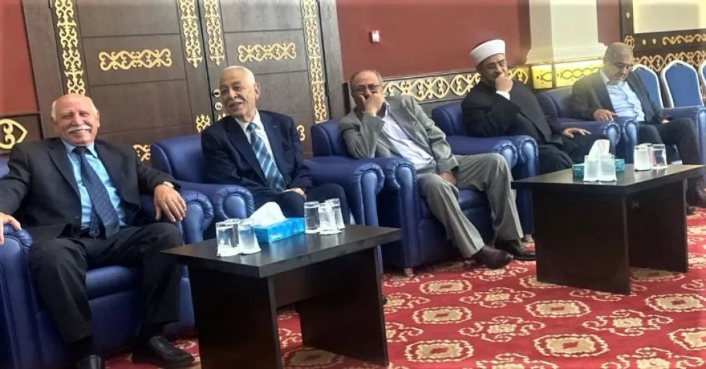 مندوبا عن الملك وولي العهد.. العيسوي آل جنب وآل كسبي