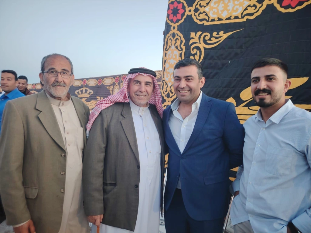 الشيخ مرشد المرشد الخوالده يقيم مأدبة عشاء بمناسبة خطوبة أبناءه