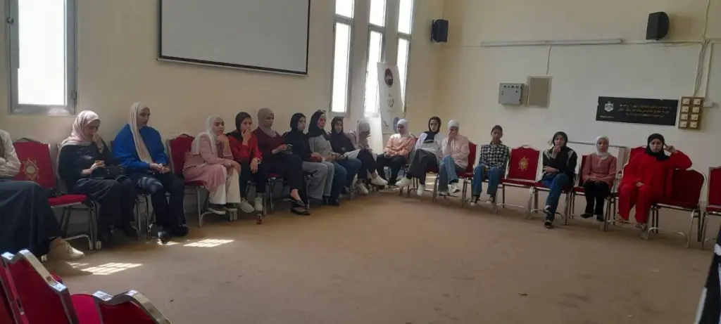 ورشة تدريبية  لتطوير المهارات الرقمية في مركز شابات عي