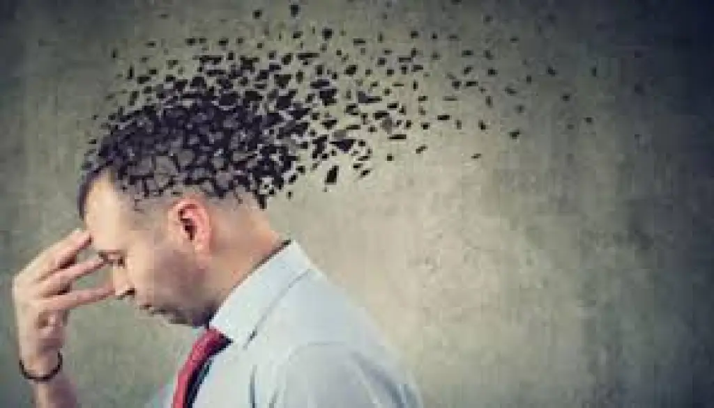 هل يبدأ الخرف في سن الـ30؟ خبير يكشف علامة مقلقة