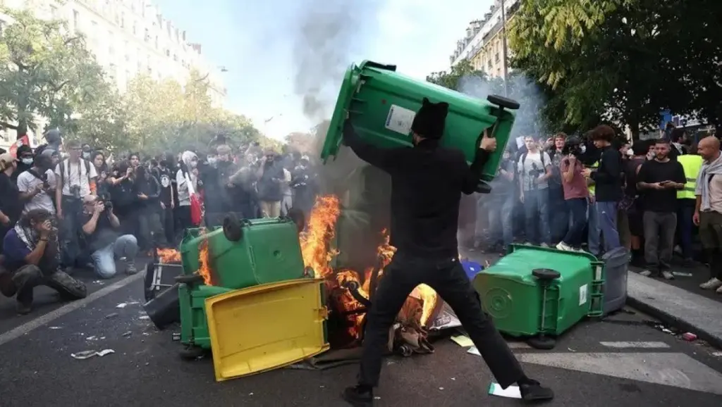 فرنسا تستدعي سفير إيران احتجاجاً على "حملة تضليل" بشأن الحراك الطلابي