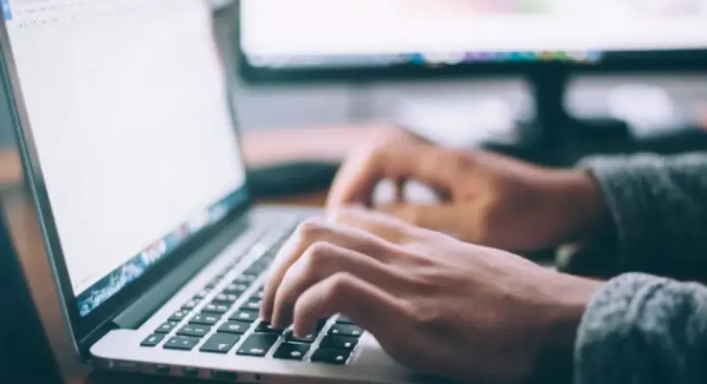وضع السكون أم إيقاف التشغيل؟ دليلك لاختيار الأفضل لجهازك