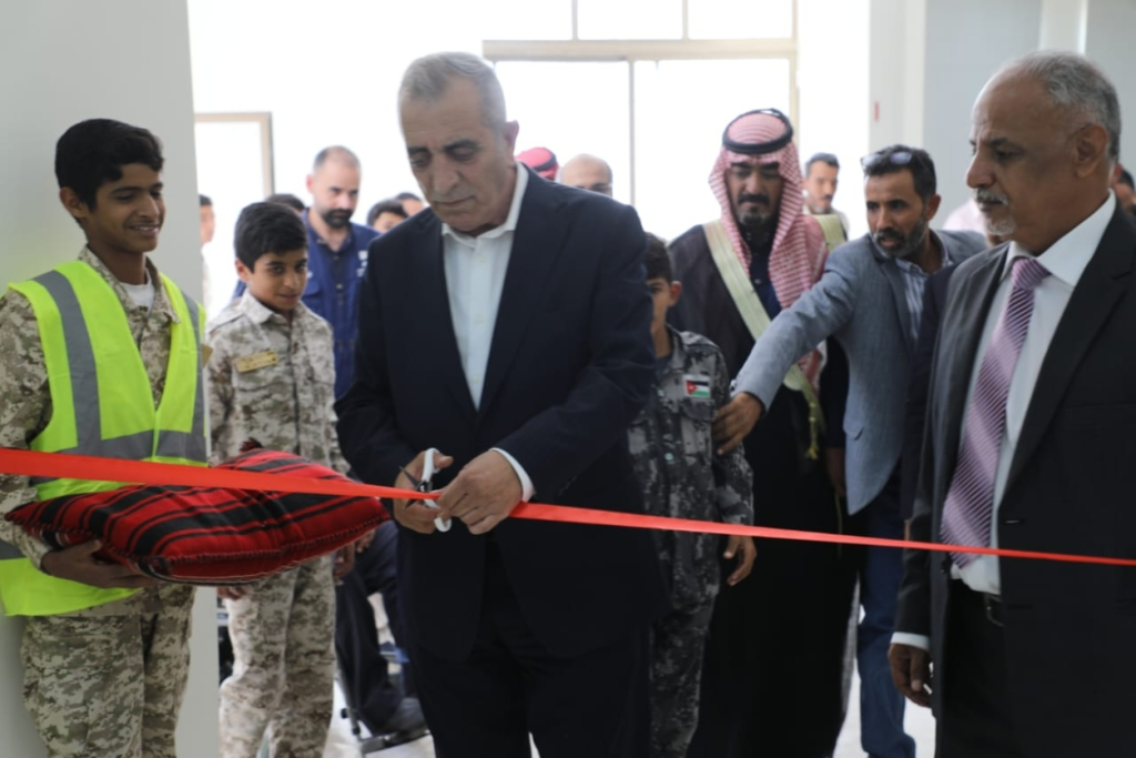مندوبًا عن رئيس الوزراء.. وزير الثقافة يفتتح برنامج مكتبة الأسرة الأردنية 2025