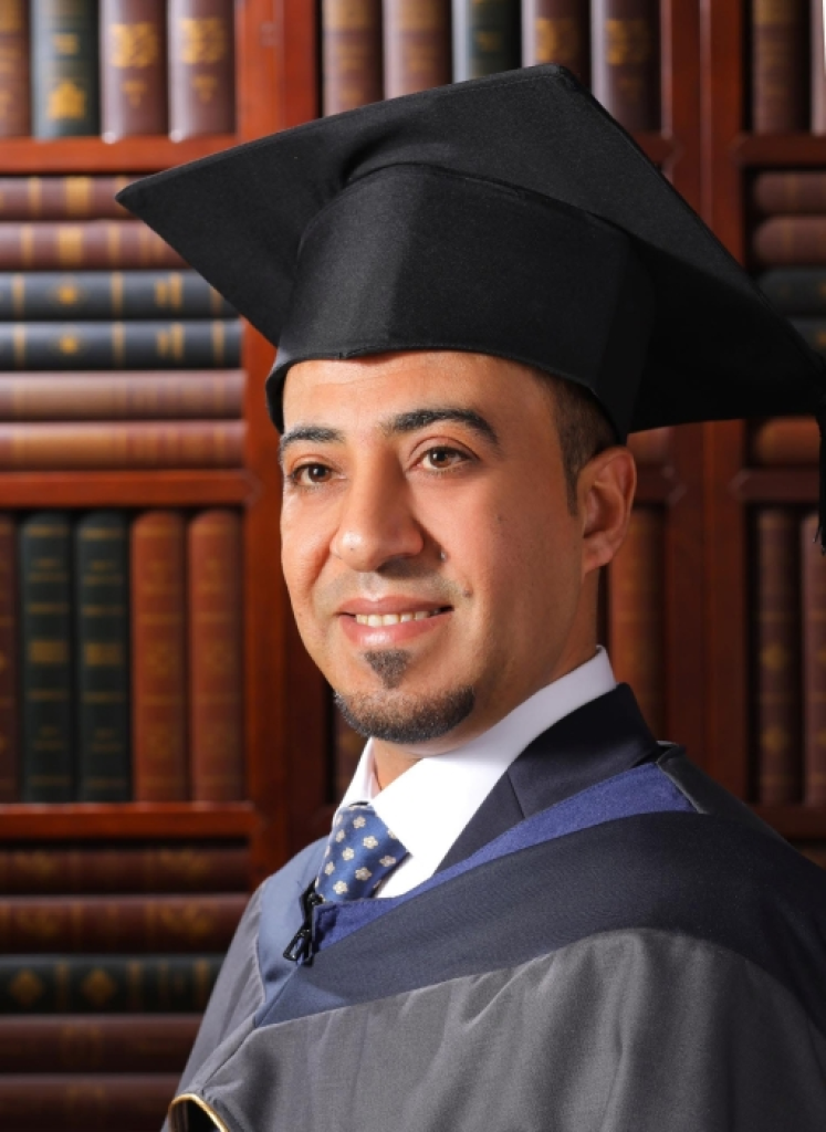 محمد الكعابنه يهنئ خالد السلايطه بحصوله على درجة الدكتوراه في أدارة الأعمال تخصص تسويق