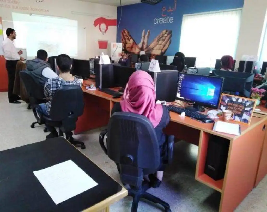 تخريج الدفعة الثانية من طلبة مختبرOrangeاليرموك الإبداعي(OYIL)