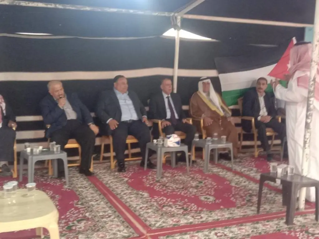 وزير الداخلية يعزي العيسى بوفاة شقيق الشيخ هزاع العيسى