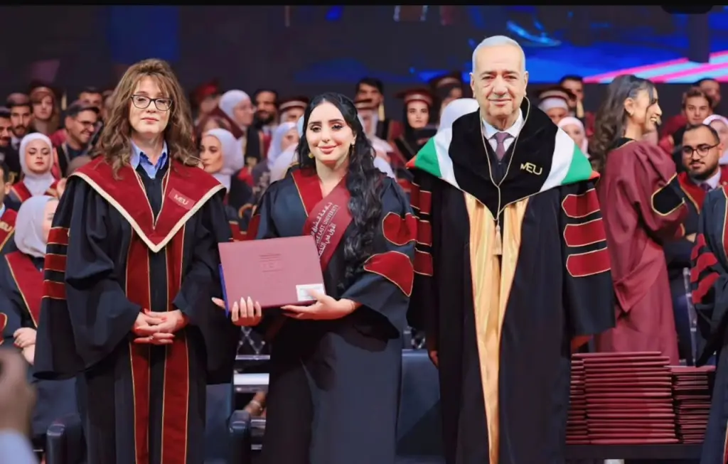 عرش التميز الأكاديمي : "  المحامية إيناس الفقهاء " تُتوج بمرتبة الشرف الأولى في القانون الخاص