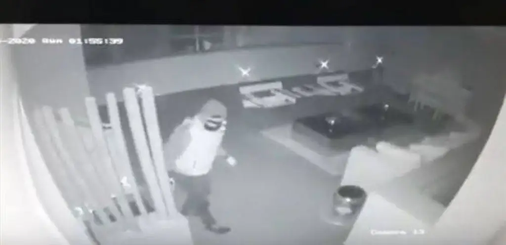 لحظة دخول السارق منزل نانسي عجرم.. والمواجهة مع زوجها (فيديو)