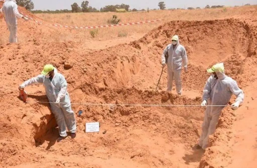 انتشال 5 جثث من مقبرة جماعية جديدة في ترهونة (شاهد)