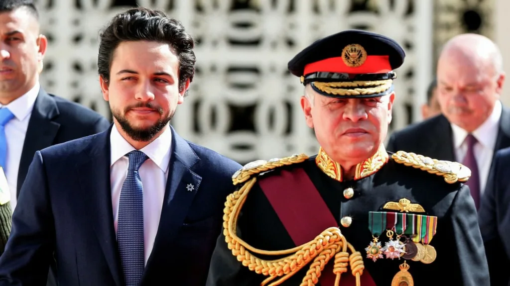 القاضي العشائري الشيخ فواز الغثيان السلايطه يهنيء جلالة الملك وولي العهد بعيد الاستقلال الثمانين