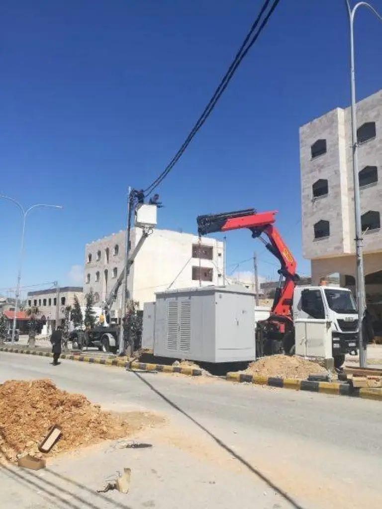 تركيب محطة تحويل كهرباء جديدة في الطفيلة عقب انجرافات بمنطقة العيص
