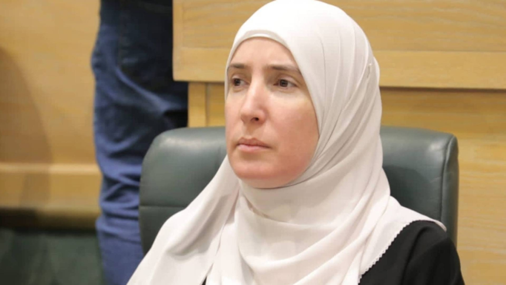 أبو هنية تنتقد موازنة 2026 وتصفها باستدامة الاستدانة وعدم تحفيز التنمية وتحذر من تعميق الفقر والبطالة