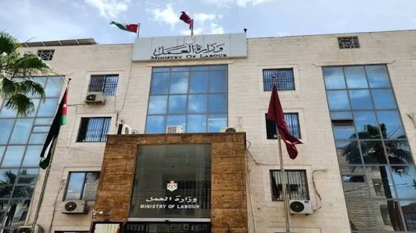 العمل: لا تمديد لفترة قوننة أوضاع العمالة الوافدة المخالفة