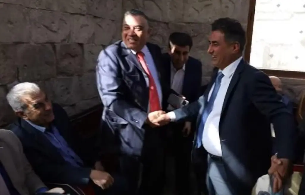 بعد خلاف تحت القبة: هديب والخصاونة يتصالحان