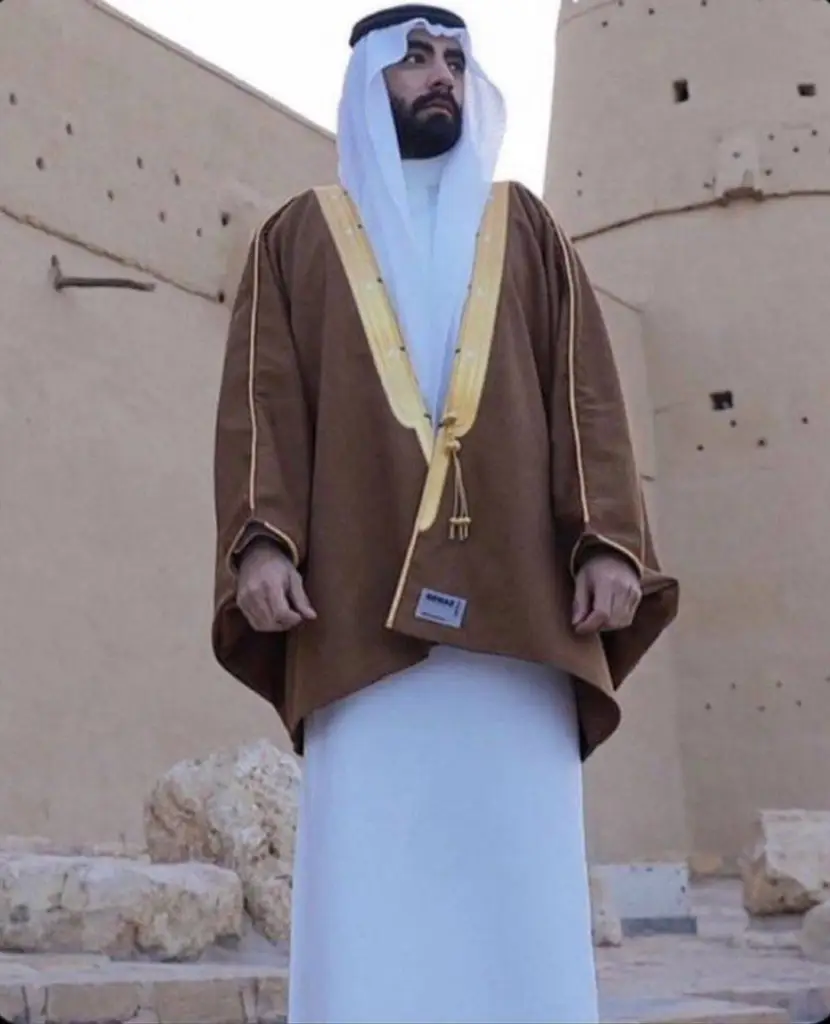 تصميم  للعباءة العربية الاصيلة  يثير  الجدل على مواقع التواصل الاجتماعي