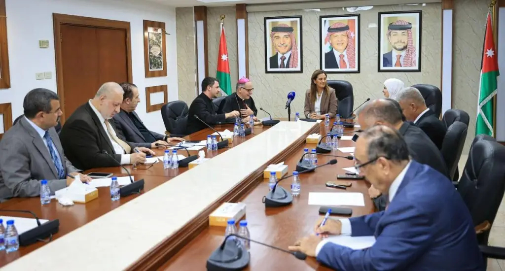 خارجية النواب تبحث وسفير الكرسي الرسولي التعاون البرلماني