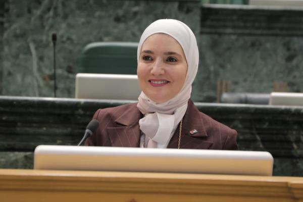 ناصر الدين تدعو إلى التعمق في دراسة "الإدارة المحلية"