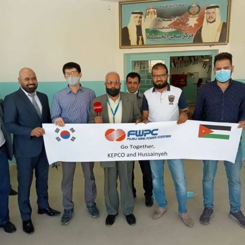 بالفيديو والصور .. شركة الفجيج لطاقة الرياح تدعم مركز صحي الحسينيه الشامل بأجهزة مختبر بحضور القلعة نيوز