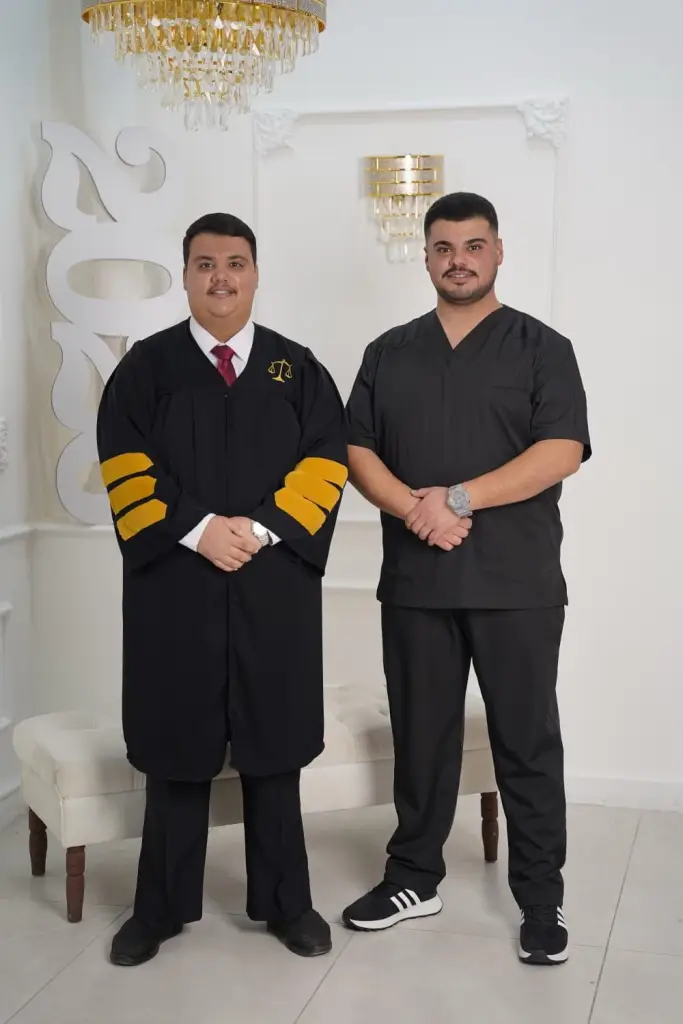 وصفي بيك العبادي يزفّ التهاني لنجليه بمناسبة تخرّجهما من الجامعة الأردنية
