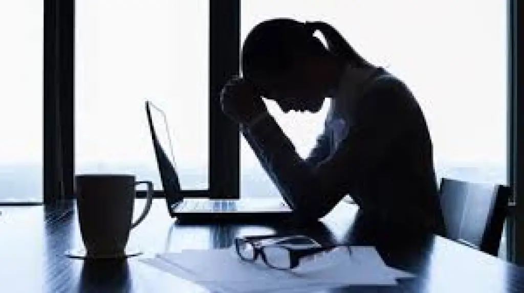 العمل لساعات طويلة يؤثر على الدماغ بشكل كارثي