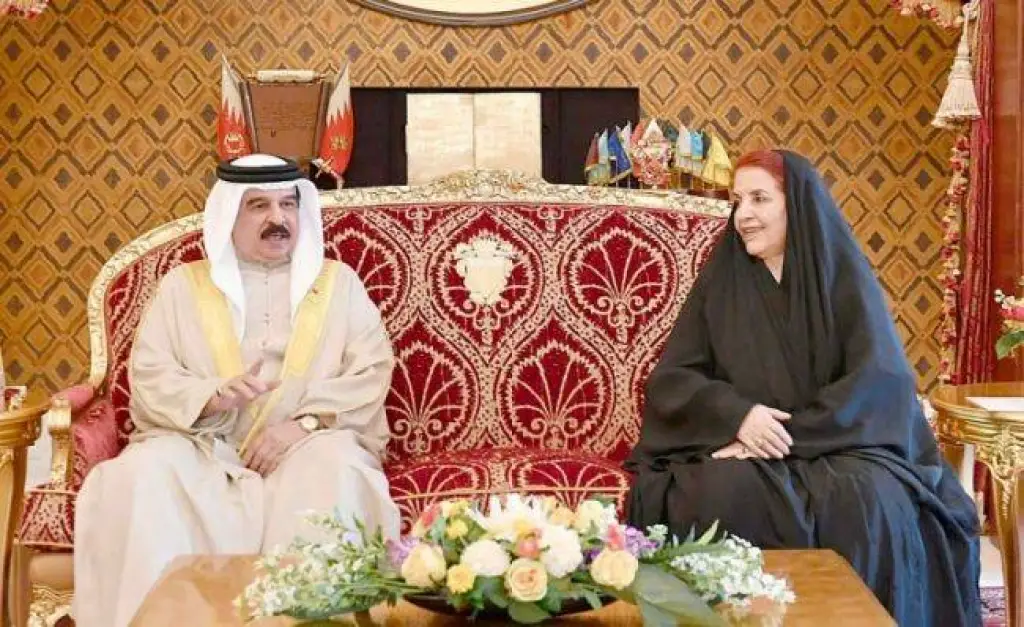 المرأة البحرينية..مسيرة حافلة من العمل الوطني والتقدم