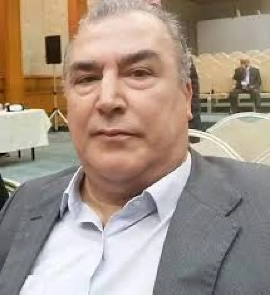 تجار إربد في الخمسينات، مع أرقام هواتفهم.